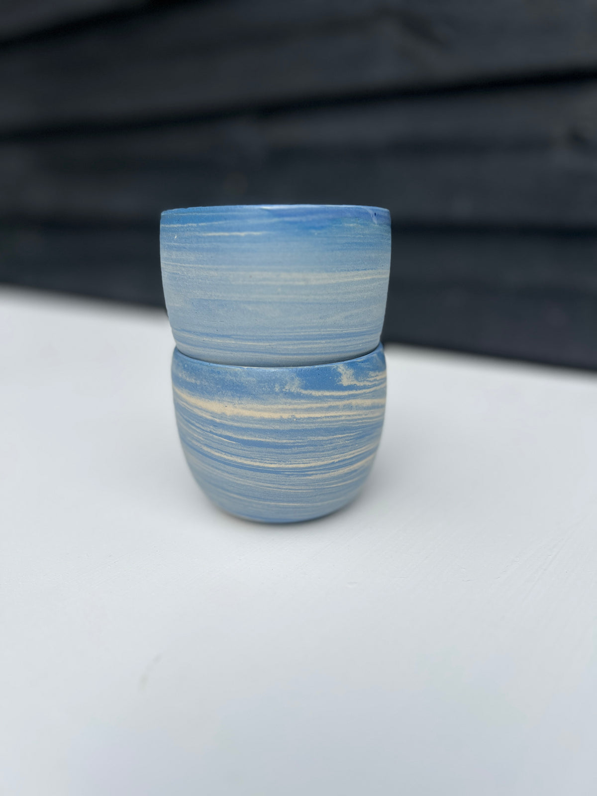 Håndlavet kop – Blå/creme swirl